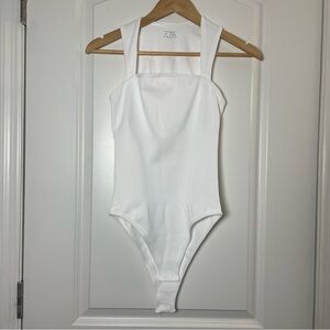 OQQ Women’s White Ribbed Square Neck Bodysuit Sleeveless Stretch Size M